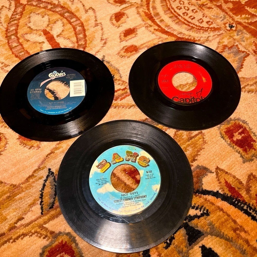 Set of 3 vintage 45 RPM records without sleeve